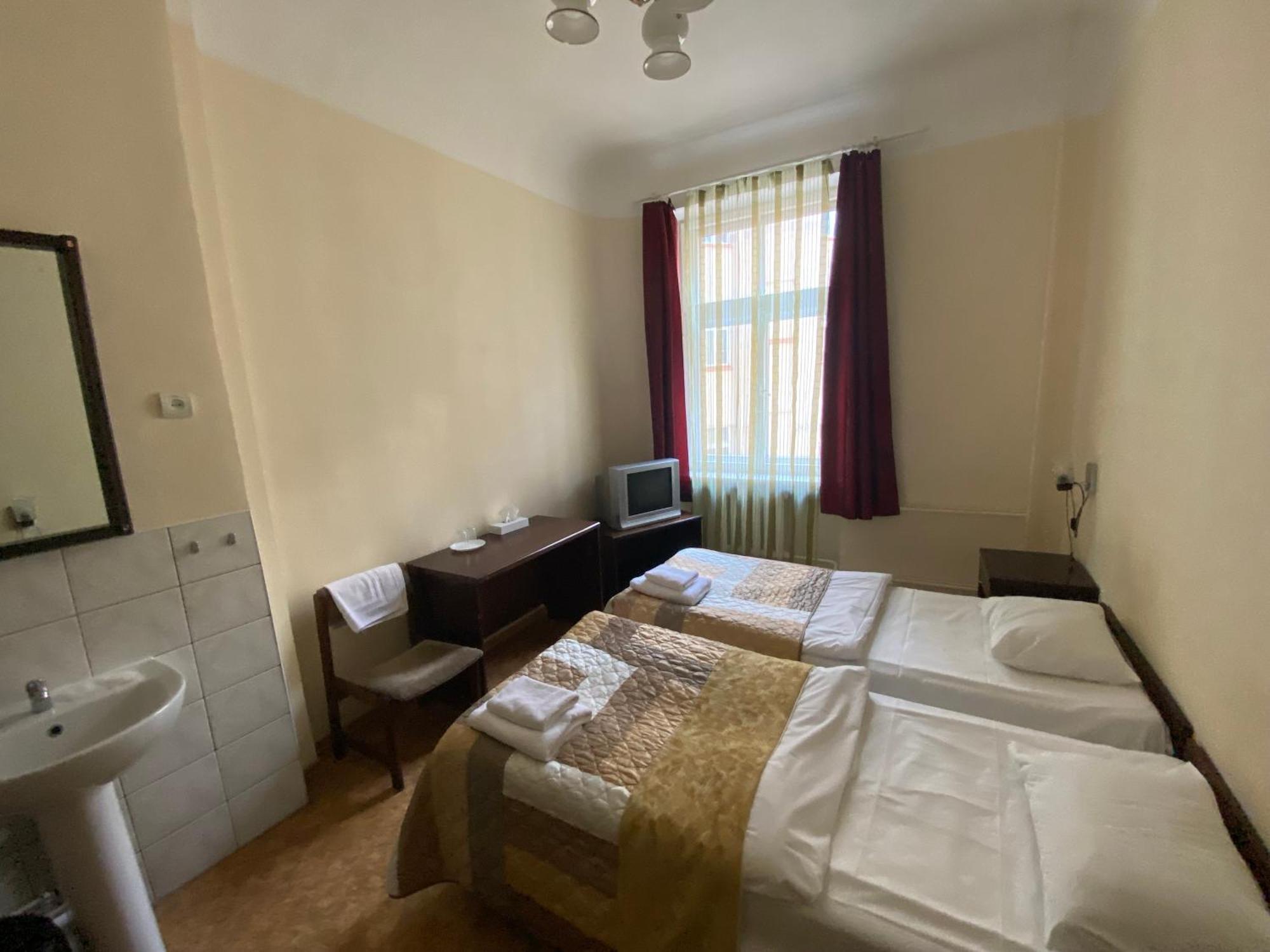 Hostel Viktorija With Private Rooms Riga Ngoại thất bức ảnh