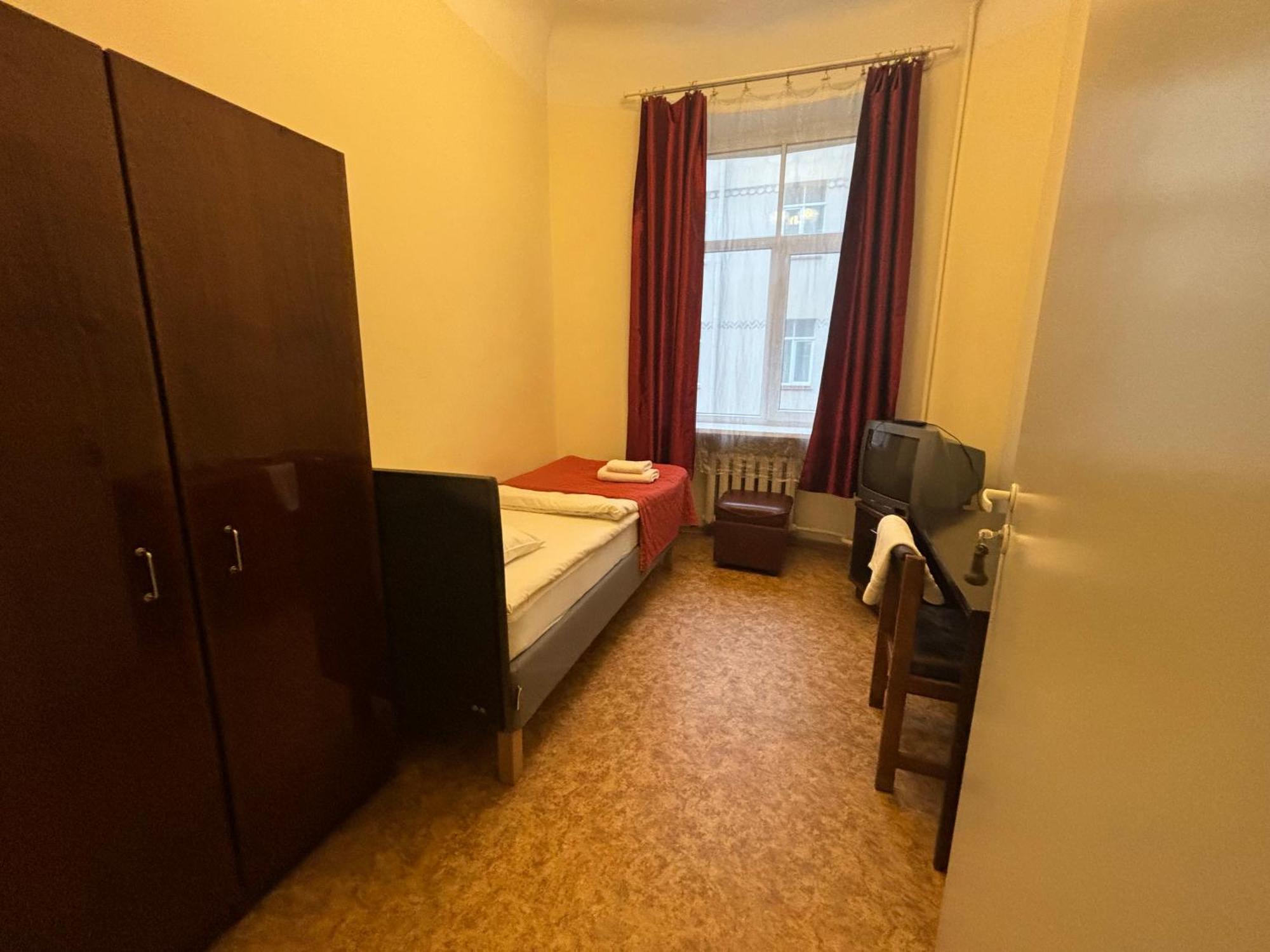 Hostel Viktorija With Private Rooms Riga Ngoại thất bức ảnh