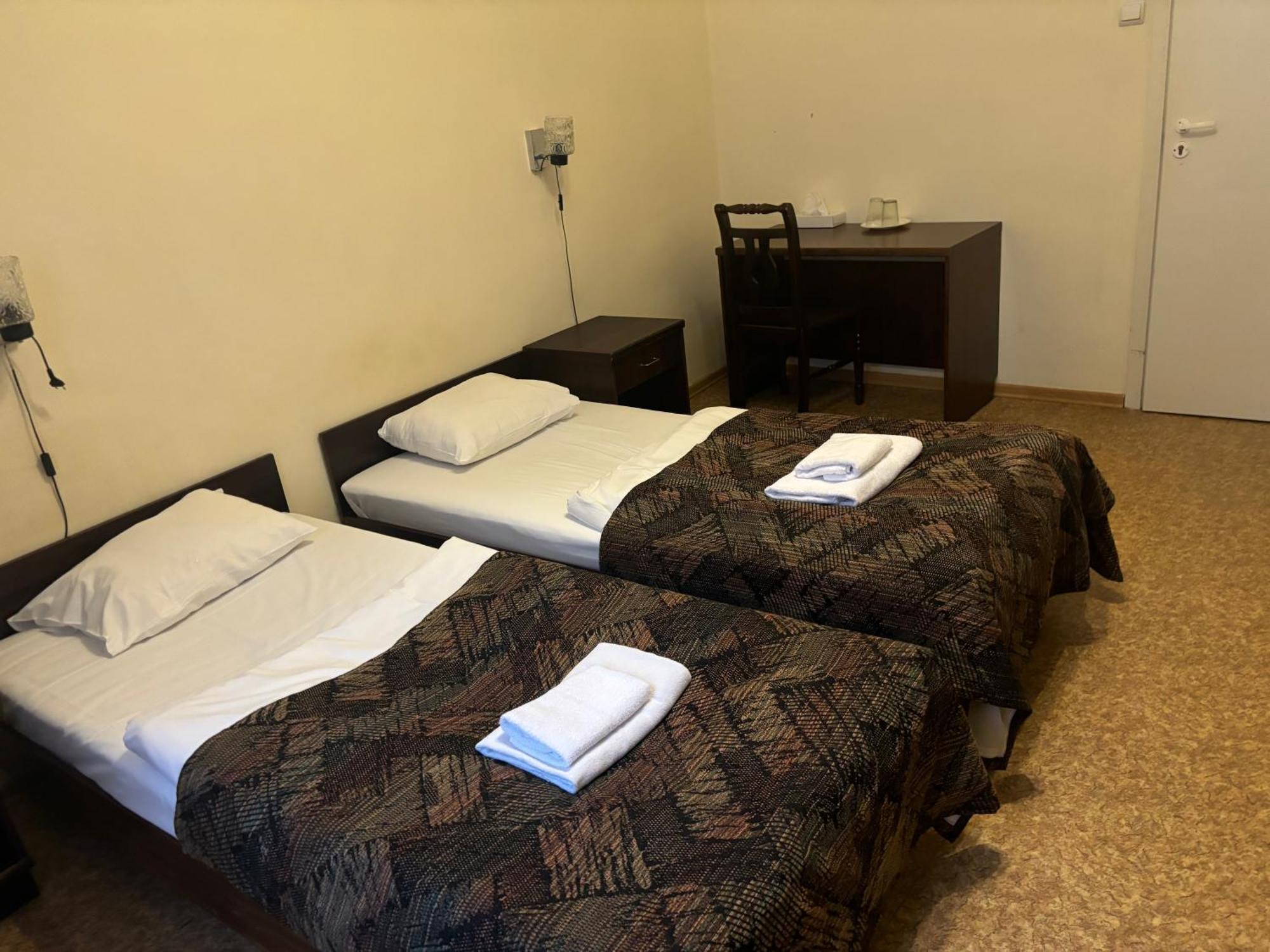 Hostel Viktorija With Private Rooms Riga Ngoại thất bức ảnh