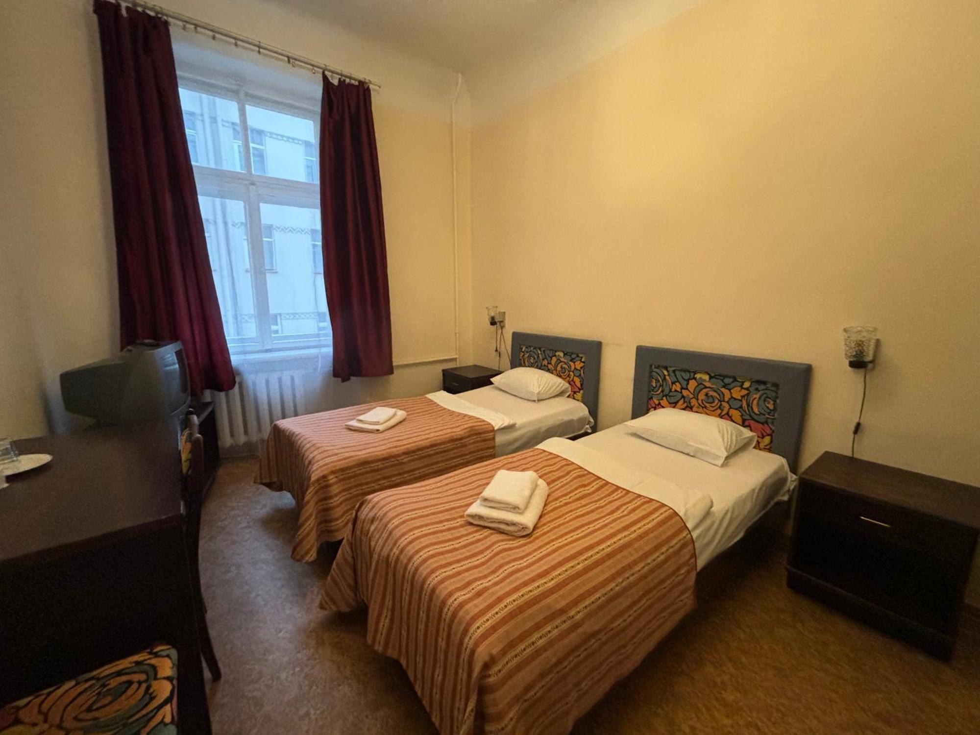 Hostel Viktorija With Private Rooms Riga Ngoại thất bức ảnh