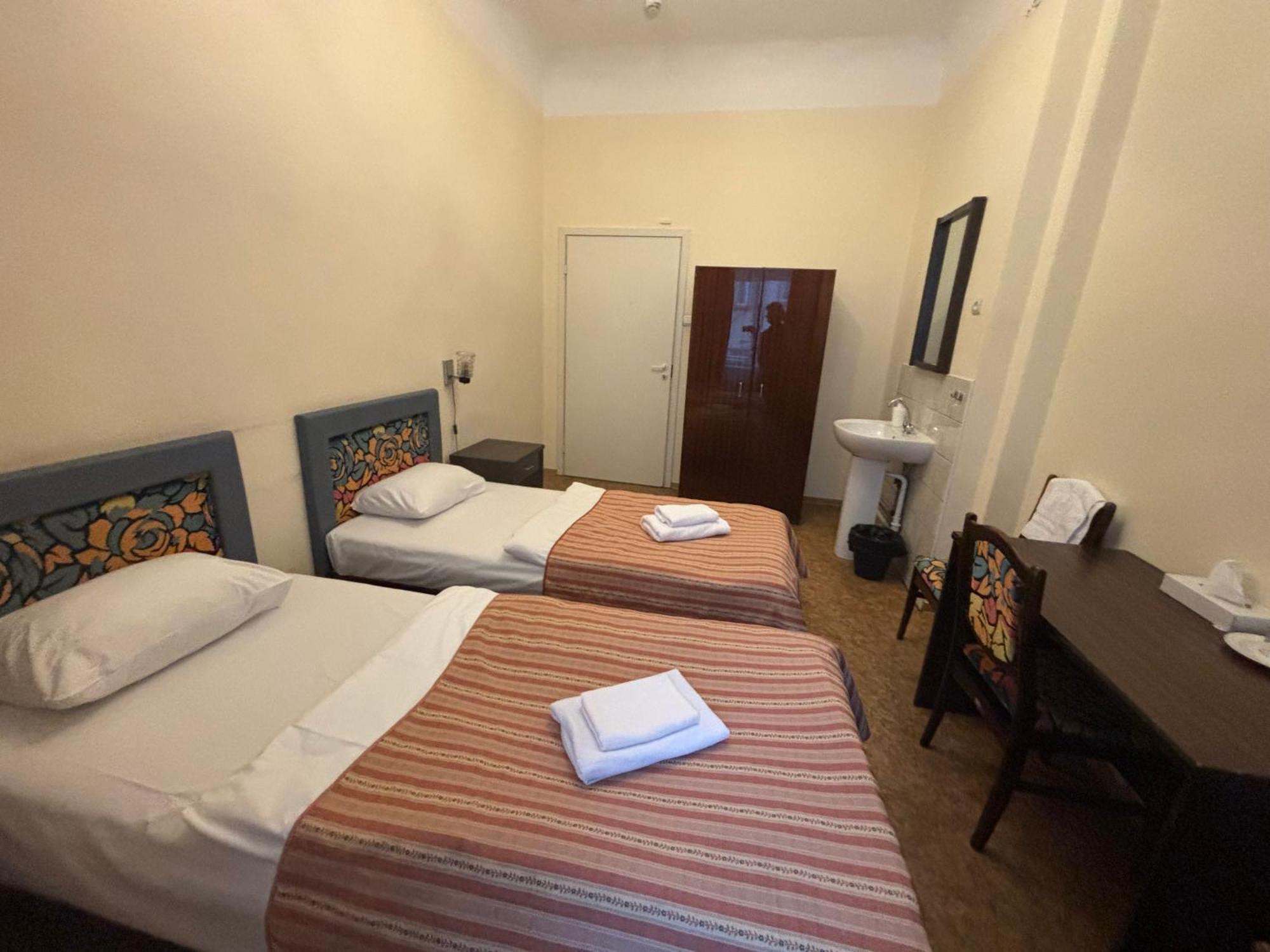 Hostel Viktorija With Private Rooms Riga Ngoại thất bức ảnh